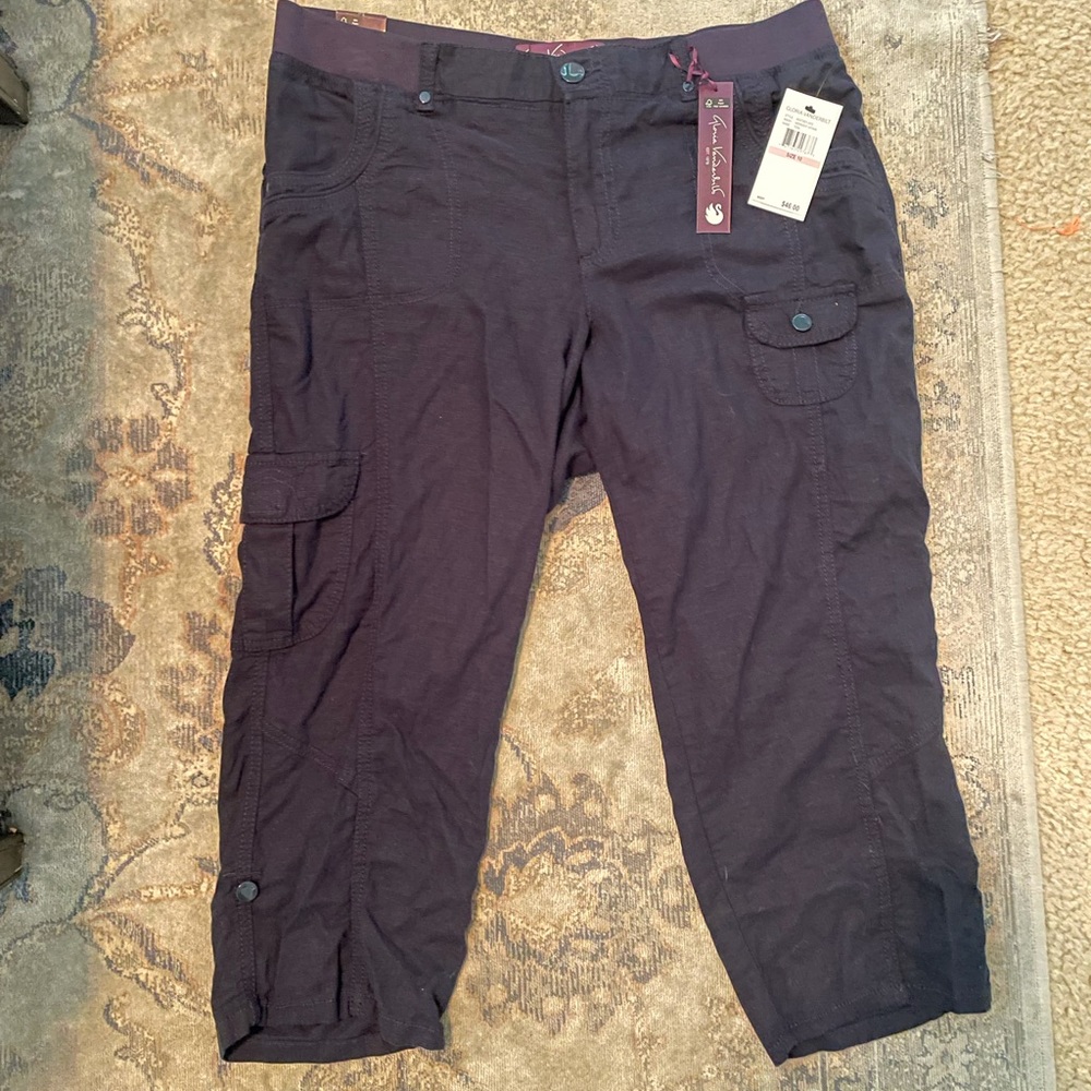 NWT Gloria Vanderbilt Cargo Capris